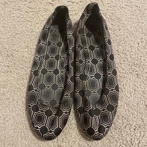 black and white flats